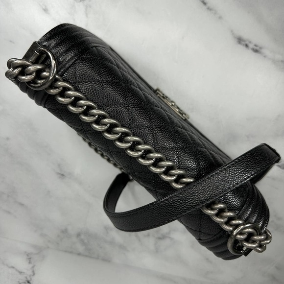 ❌❌ Chanel Boy Bag Caviar Old Medium Classic Quilted Black Caviar Flap CC Leboy - Picture 13 of 16